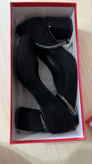 Продам замшевые туфли