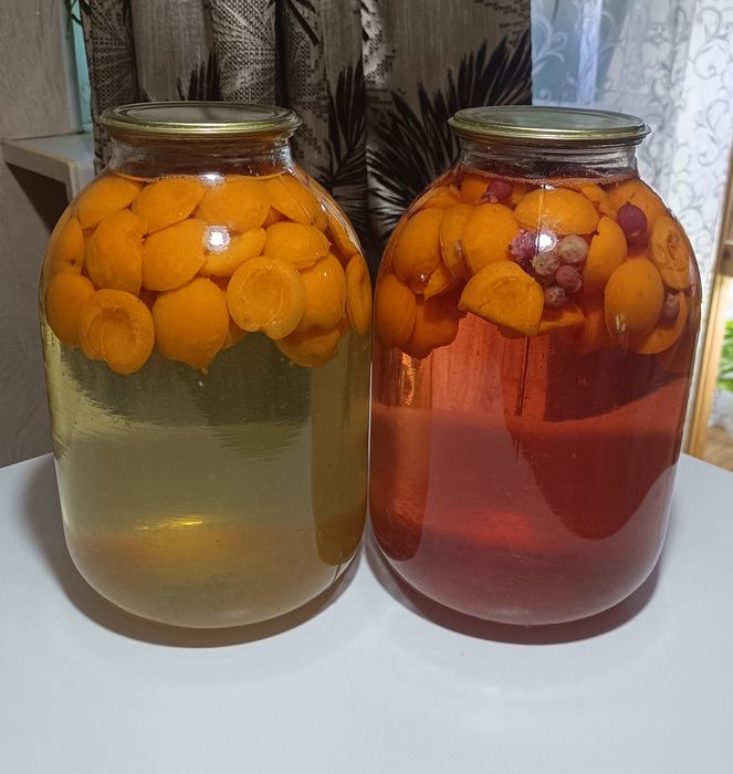 Компот абрикосовый .