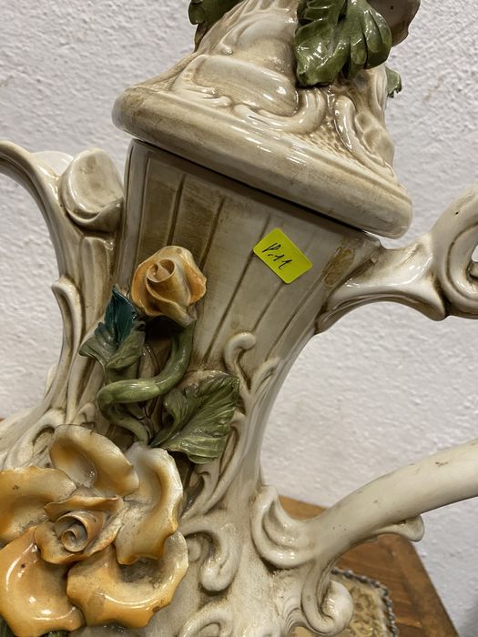 Голяма италианска кана от порцелан каподимонте