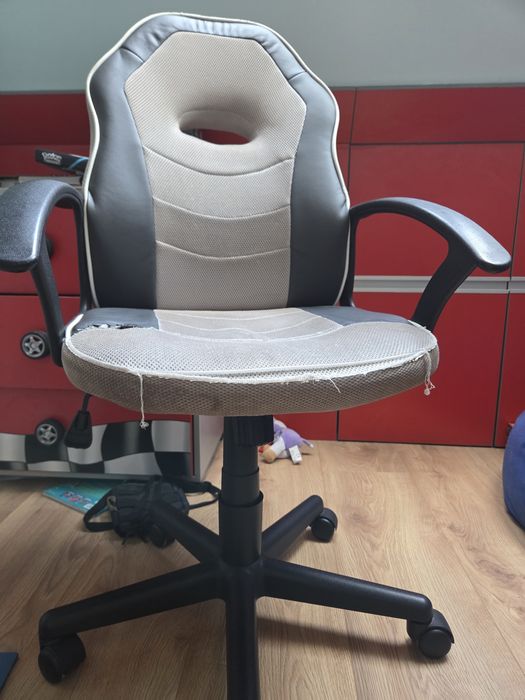 Детски/ученически стол Подарямам го