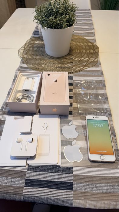 Iphone 8 64 GB gold перфектен full