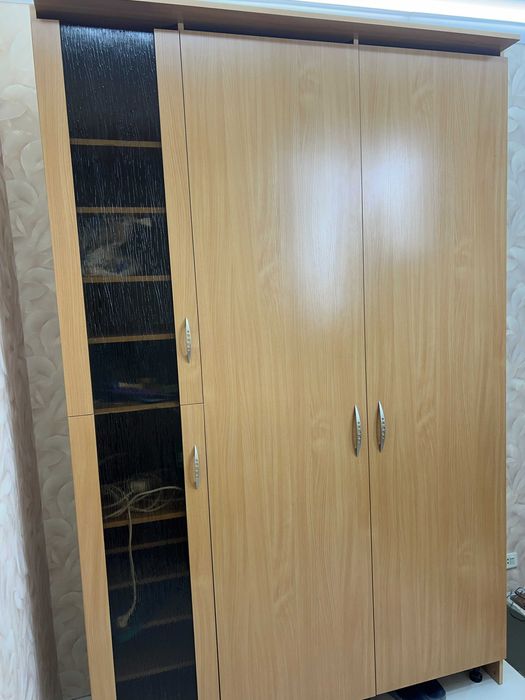 Большой шкаф в коридор