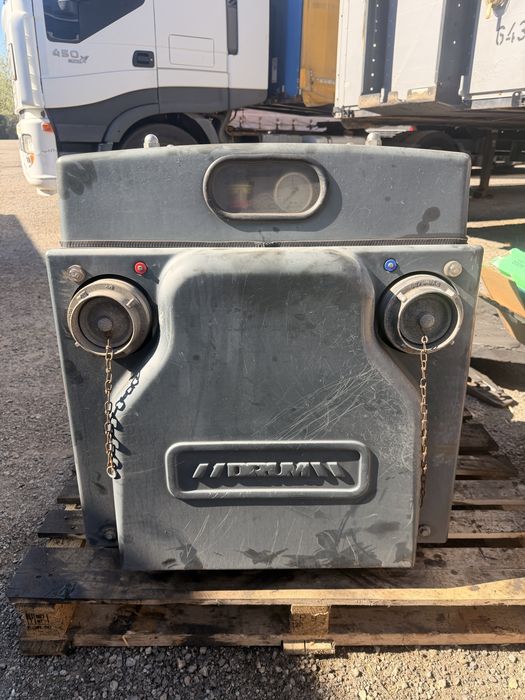 Винтов компресор за разтоварване на насипни товари (цистерни/силози), монтиран заедно с хидравличен маслен радиатор.Drum XK-12 / XK-18 Gardner Denver.