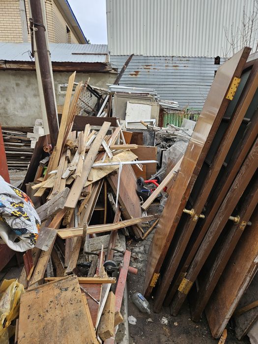 Дрова продам сухие. Двери .окна.