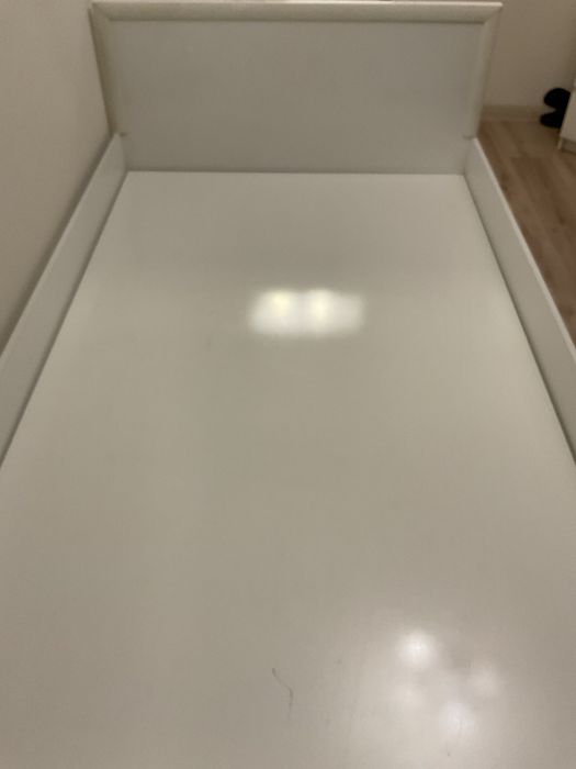 Продается  кровать белого цвета