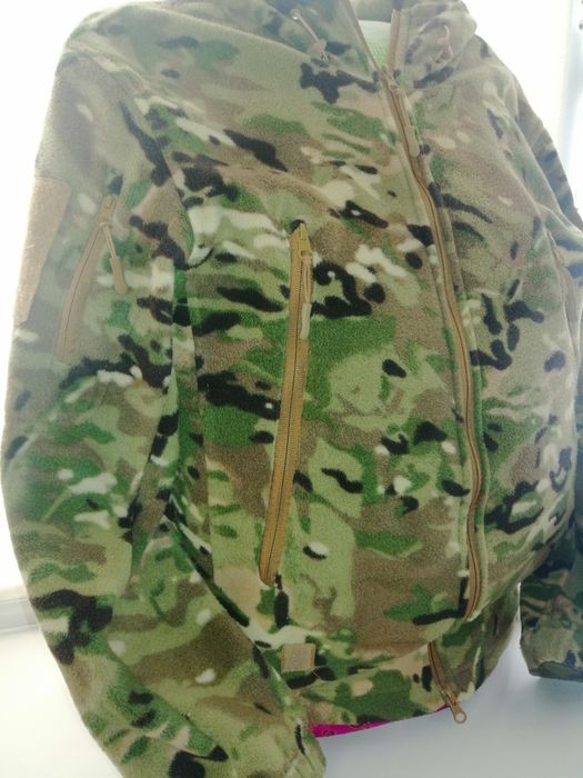 Ветровка, толстовка.