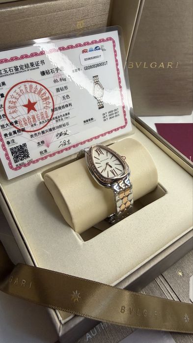 Часы Bvlgari с искусственными бриллиантами