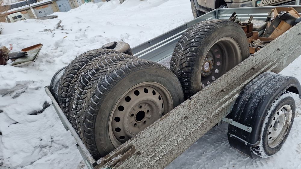 Продам колеса резина с дисками.