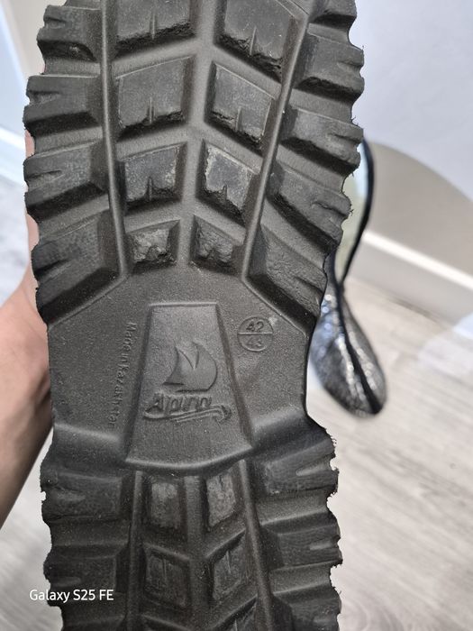 Резиновые сапоги с утеплителем.