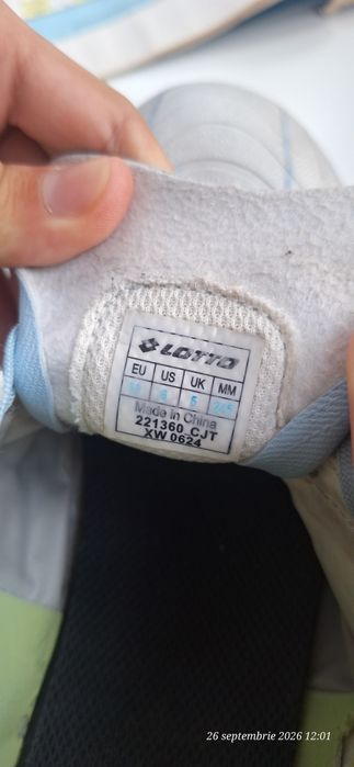 Adidași lotto cu crampoane