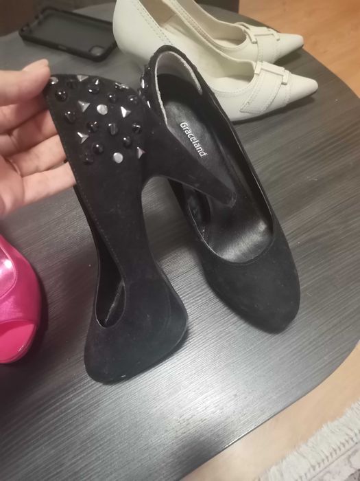 Обувки с ток. Само пробвани