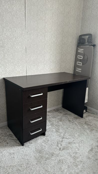 Стол компьютерный