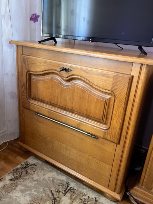 Vand set mobilier dormitor din lemn masiv