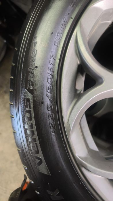 Vând anvelope 225 50 r17 Hankook