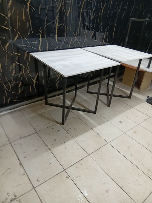 Продам стол 90×90