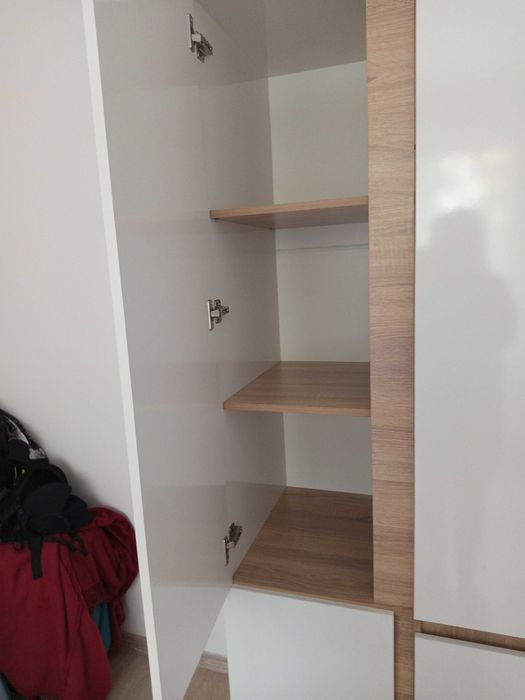 Нов гардероб бял гланц и дьб сонома