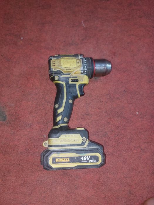 Shurpovyor Dewalt ozgina ishlangan 48v 3.0Ah
