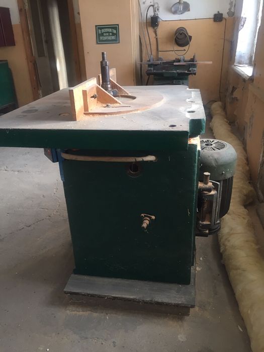 Продаются деревообрабатывающие станки.