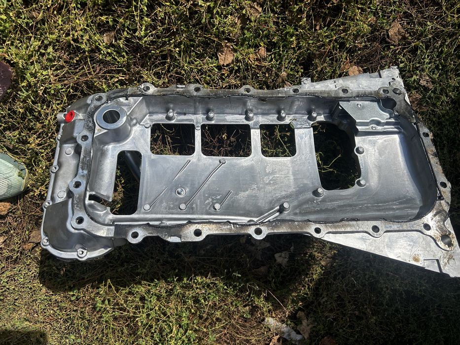 Продаю новый поддон двигателя Toyota Hilux 2.7