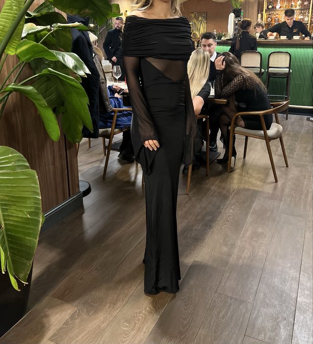 Rochie neagra de la Meshki