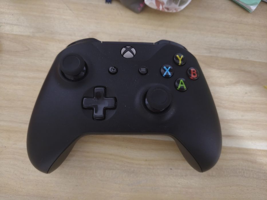 Продам Xbox one 1tb