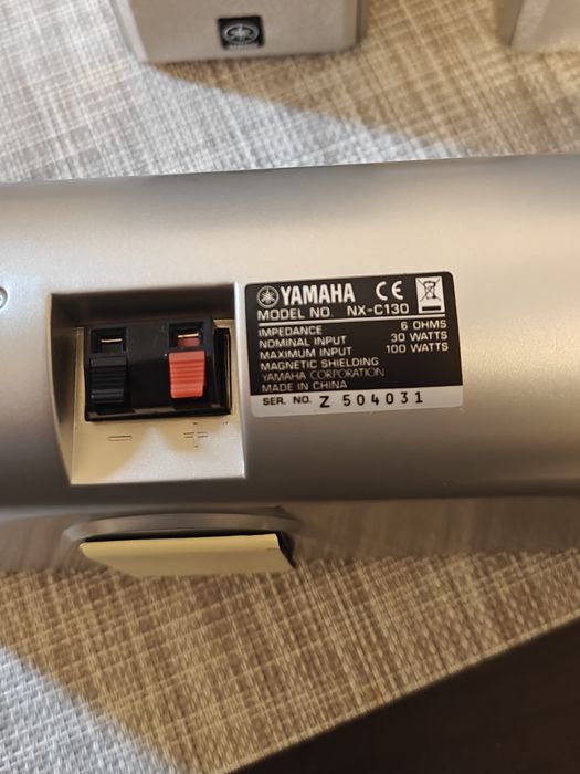 Vând sateliți Yamaha în stare foarte bună estetic