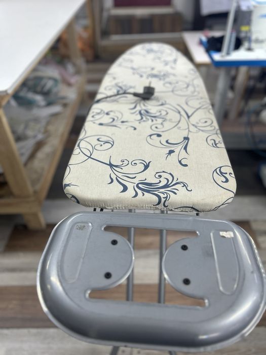 Гладильные стол  отдам недорого дора