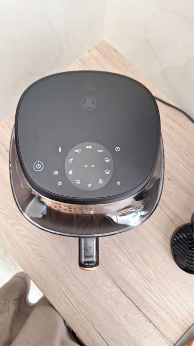 Продавам Air Fryer Philips RapidAir Plus