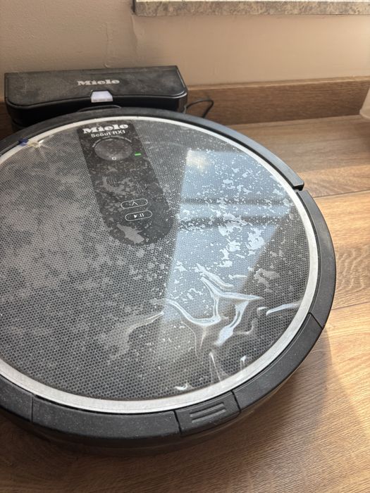Продавам робот Miele за почистване