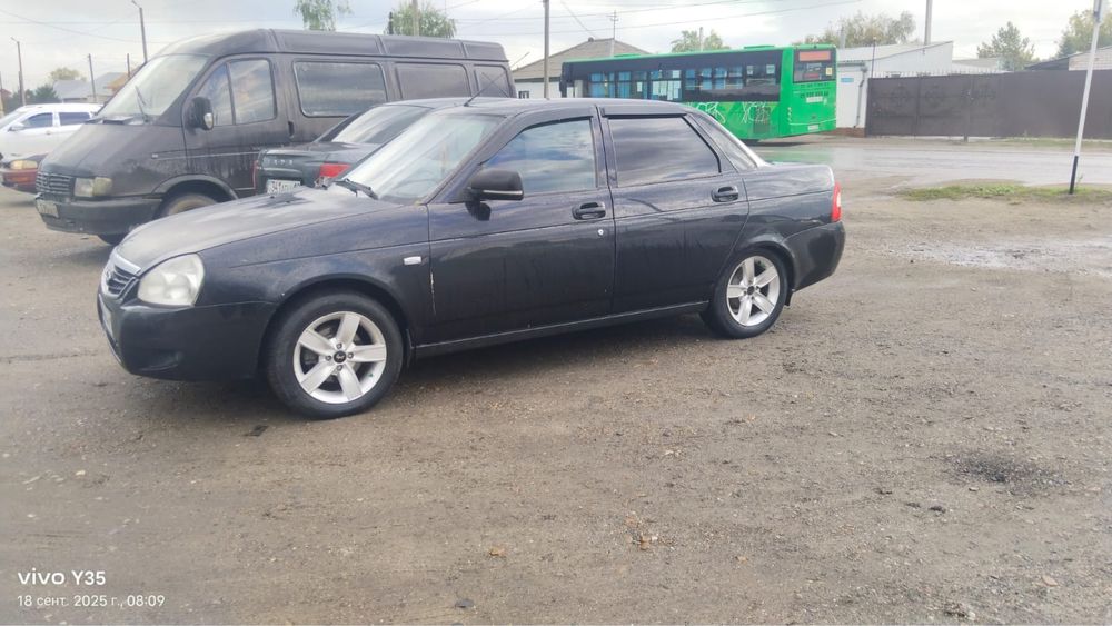 Продам машину приора !