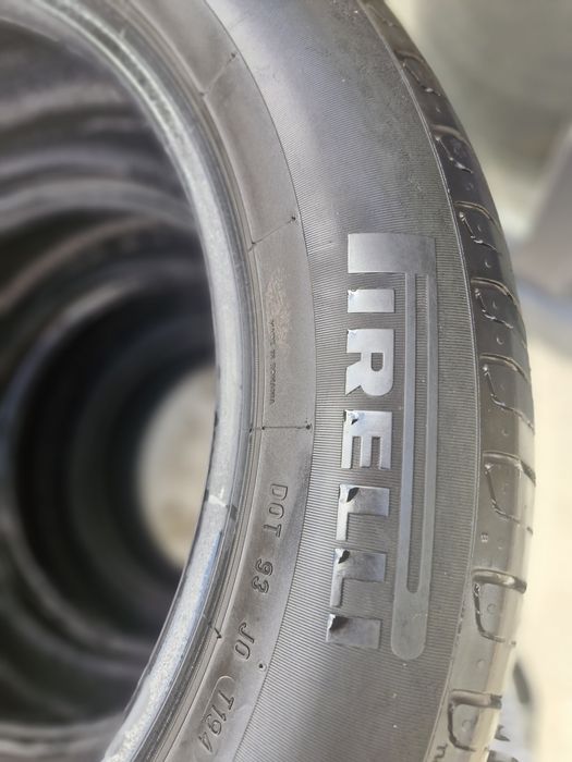 Vând anvelope Pirelli 215/55/17