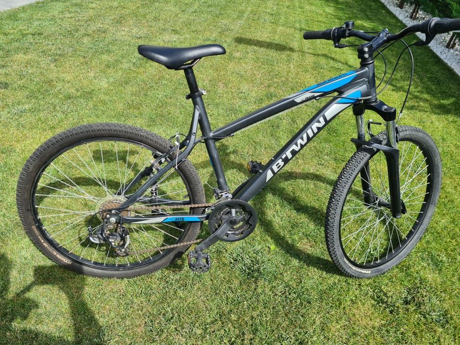 Vând Bicicletă Mountain Bike B'TWIN Rockrider – Cadru Aluminiu, Roți pe 26