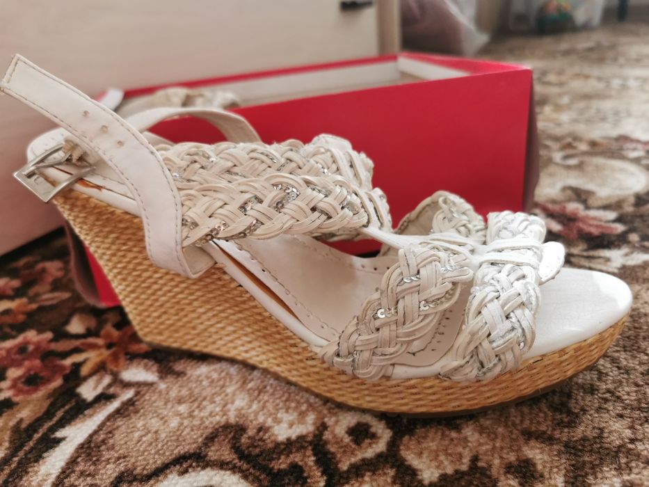 Обувки- ежедневни и официални