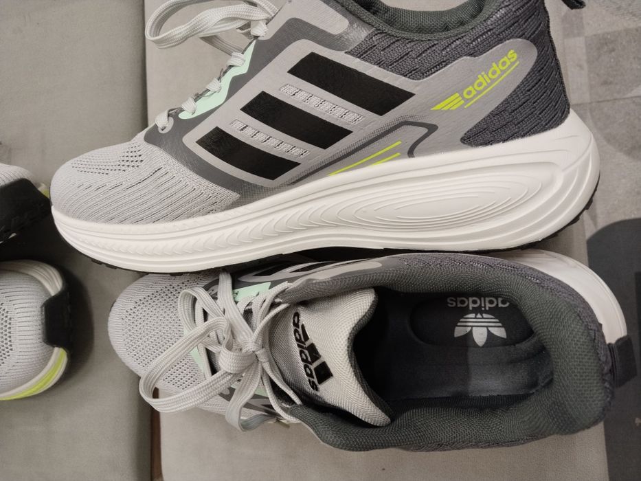 Кроссовки ADIDAS, продаю