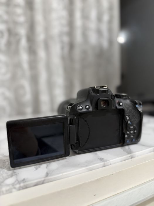 Canon eos 650D + обектив canon Canon EF 70–210mm f/4