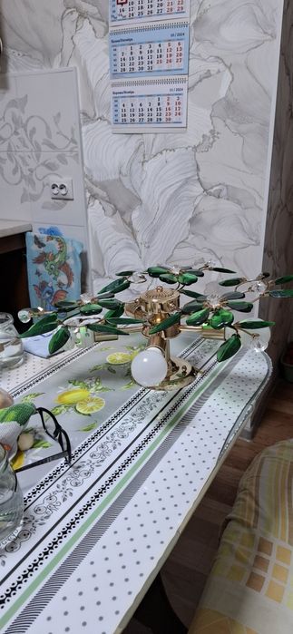 Продам красивую люстру