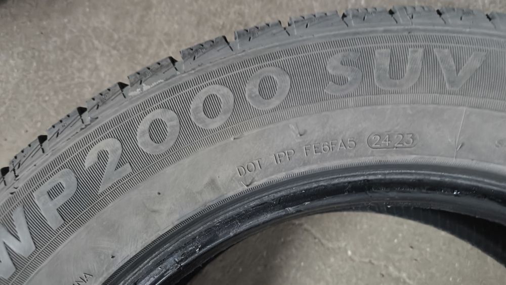 Три баллона  резины 235-60-R18