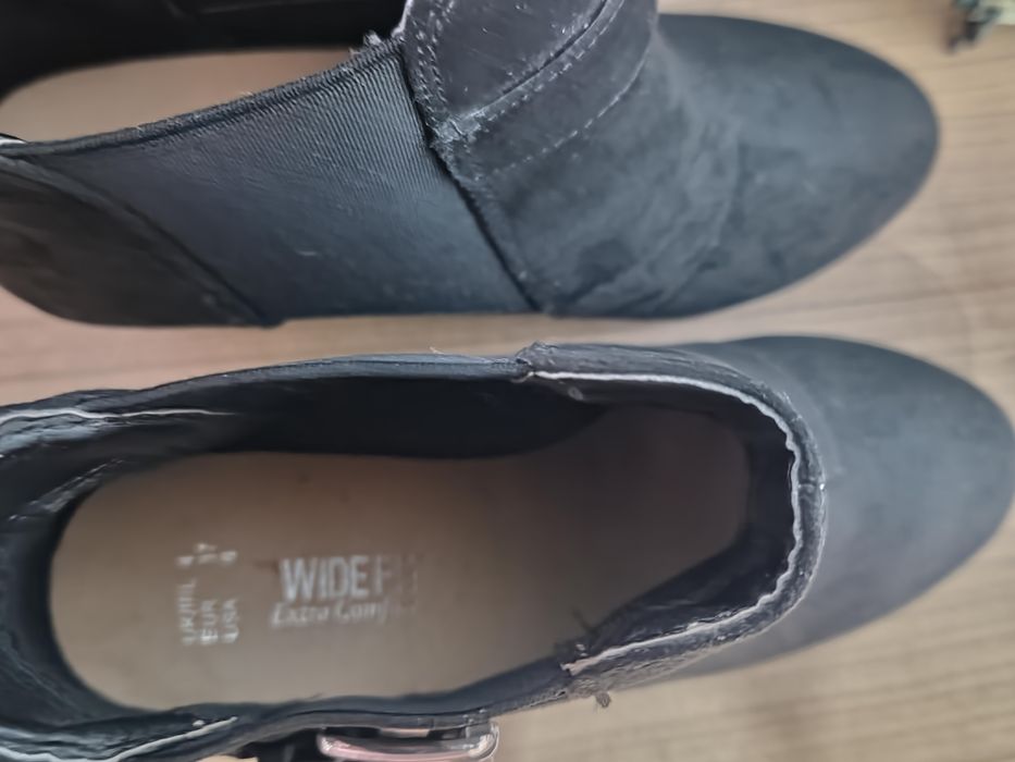 Ghete negre din imitație piele întoarsă, cu elastic ,fără fermoar,mări