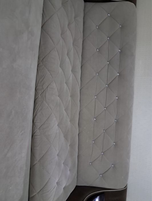 Диван серо-бежовый