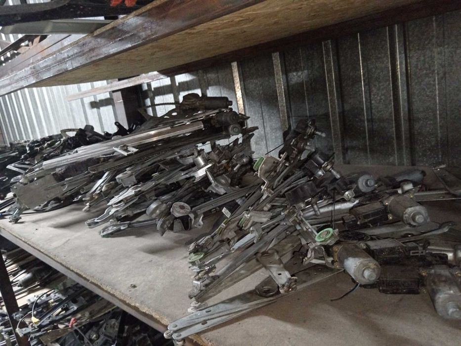 Стеклоподъемники электрические