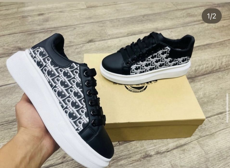 Женски кроссовки