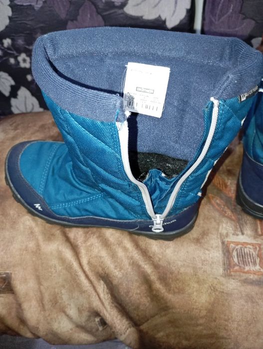 Продавам детски ботуши 33 номер много топли и непромокраеми