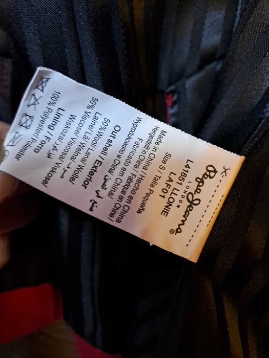 Paltonas rosu, preț 20 lei