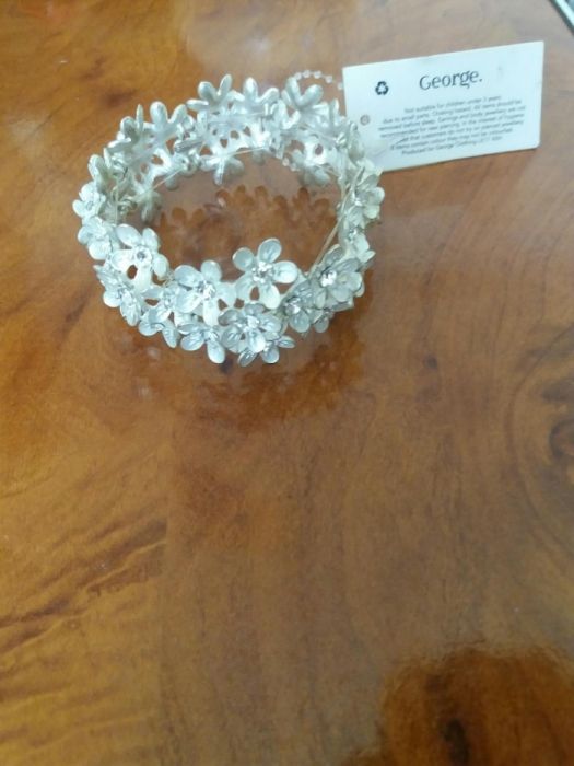 Bratara tip floricele