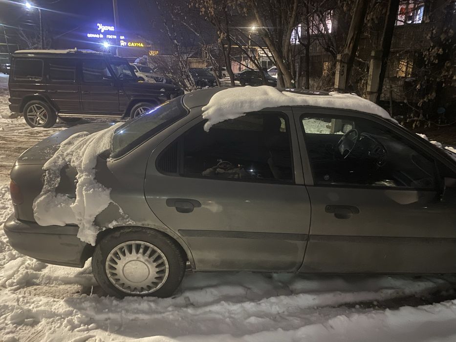 Машина на ходу  сел поехал