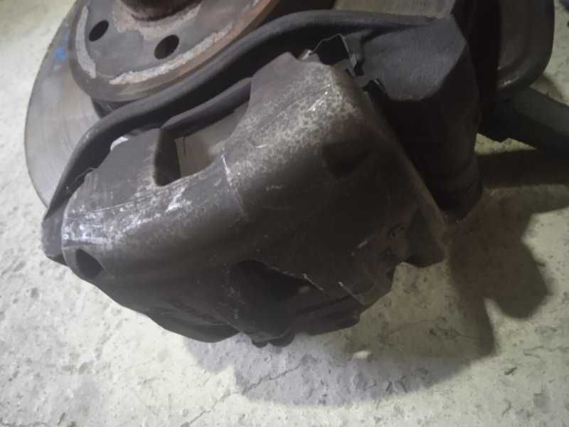 Суппорт передний на Mercedes E-Class W211 M272 3.0L