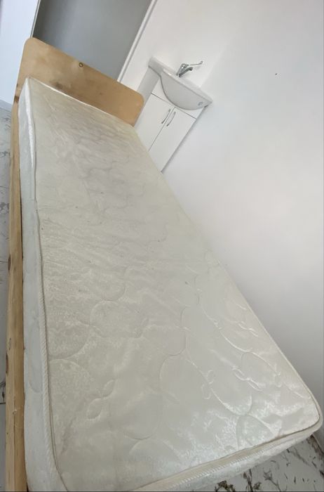 Продам кровать с матрасом