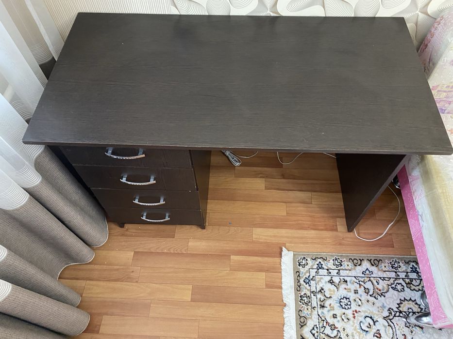 Стол офисный черный