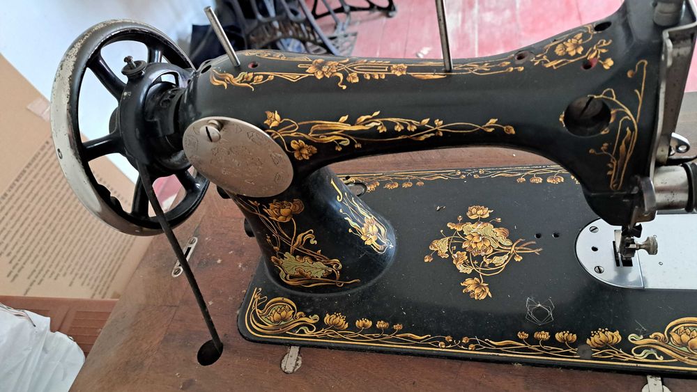 Vând mașina de cusut KAYSER