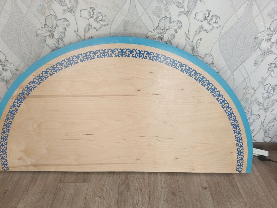 Стол круглый на 12 человек